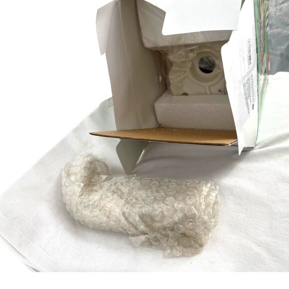 Department 56 M&Ms Village Candy Shoppe Lighted House Holiday Figurine 2005 - Picture 14 of 16